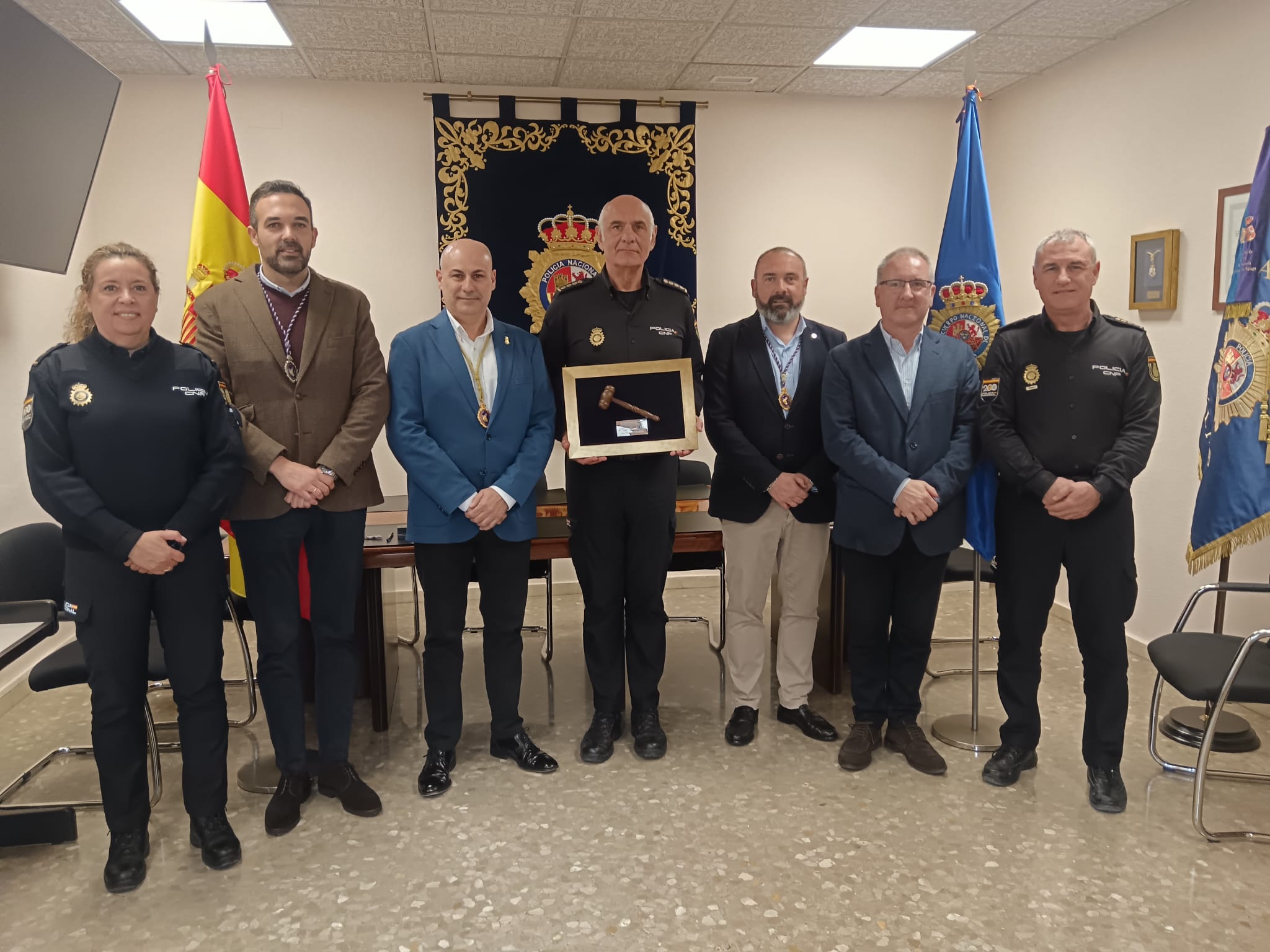 Nuestra Real Hermandad visita la comisaria provincial de la policía nacional de Málaga